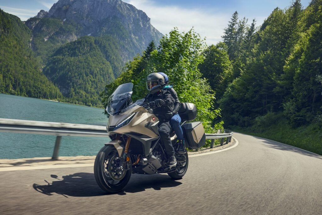 489842_25YM_Honda_NT1100-1024x683