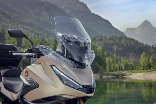 489939_25YM_Honda_NT1100-1024x683