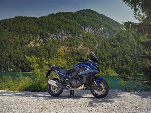 489997_25YM_Honda_NT1100-1024x768