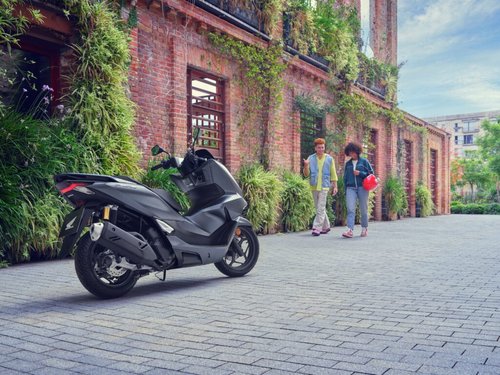504689_25YM_Honda_PCX125-1024x768