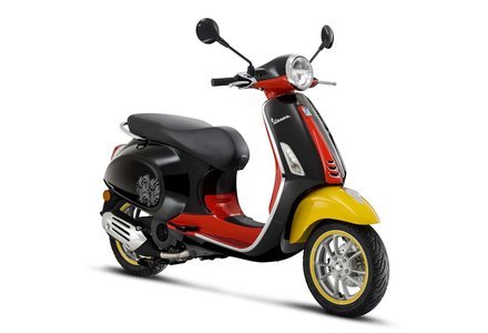 NASLOV-disney-x-vespa-front-right-angle-view