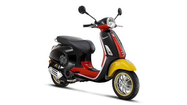 NASLOV-disney-x-vespa-front-right-angle-view