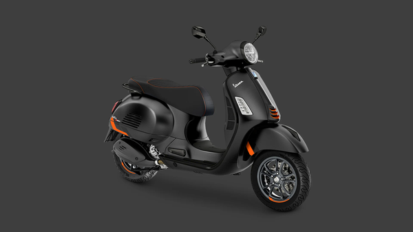 Vespa_Facelift_GTS_Supersport_310_gallery_1920x1080_Nero_1