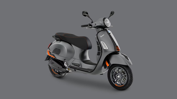 Vespa_Facelift_GTS_Supersport_310_gallery_1920x1080_Grigio_1